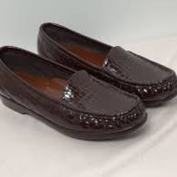 SAS Sz 7.5 M Shiny Brown Simplify Loafer Croc Lightweight Slip On Moccasin
